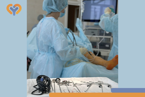 Фотография к новости Врачи-травматологи провели малоинвазивную артроскопическую операцию через проколы